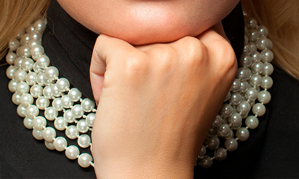 Choosing jewelry for winter events